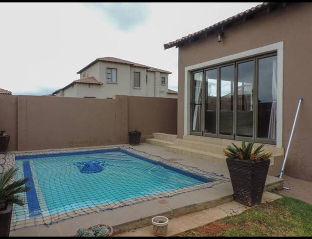 3 BEDROOM HOUSE FOR SALE IN THATCHFIELD